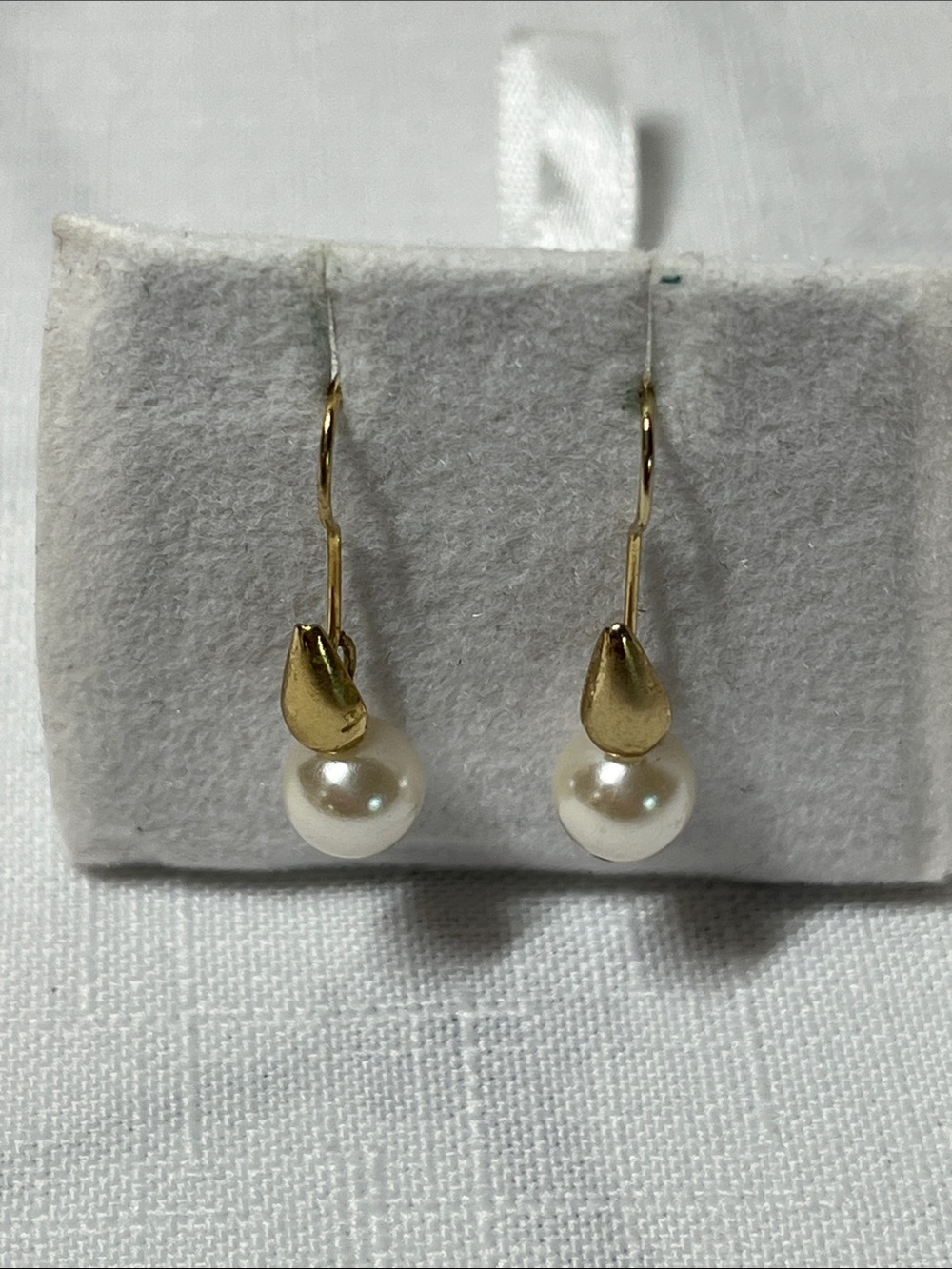 Vintage Gold Pearl Drop Earrings 
Elegant White Faux Pearl Dangle